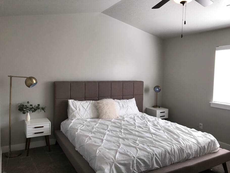 Master Bedroom: King Bed