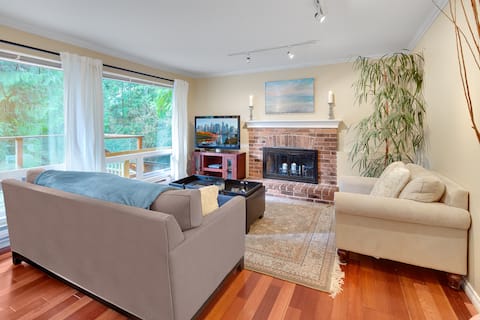 Top Airbnb: Forest & Creek Setting with Outdoor Fire Table in West Vancouver