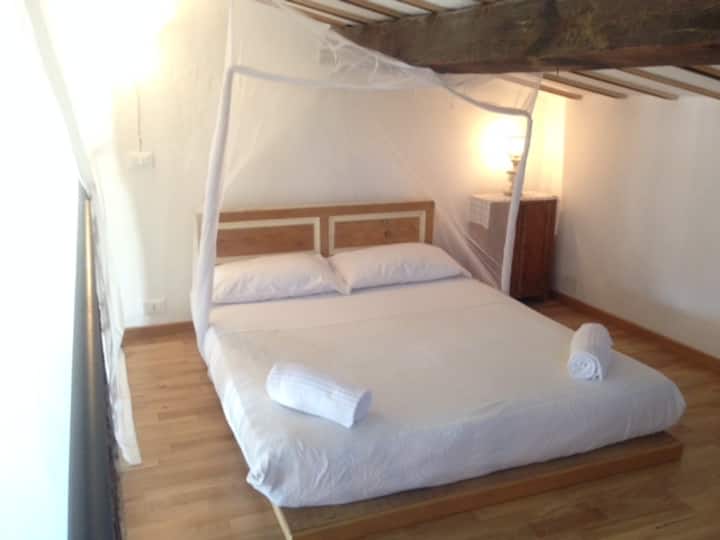 Studio Appartment near Sta Croce Superb Location