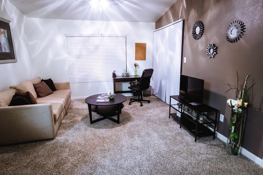 Kick back in the relaxing living room with office space, if the boss calls, equipped with streaming TV. Netflix account for those who do not have there own, Welcome!