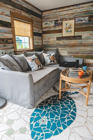 Beach cabin - The Fish