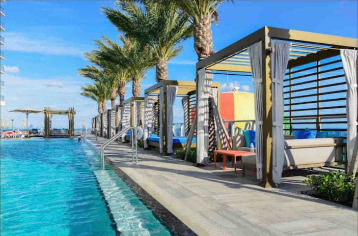 Waves & Ocean Views 2 bed/2bath @Lyfe Resort