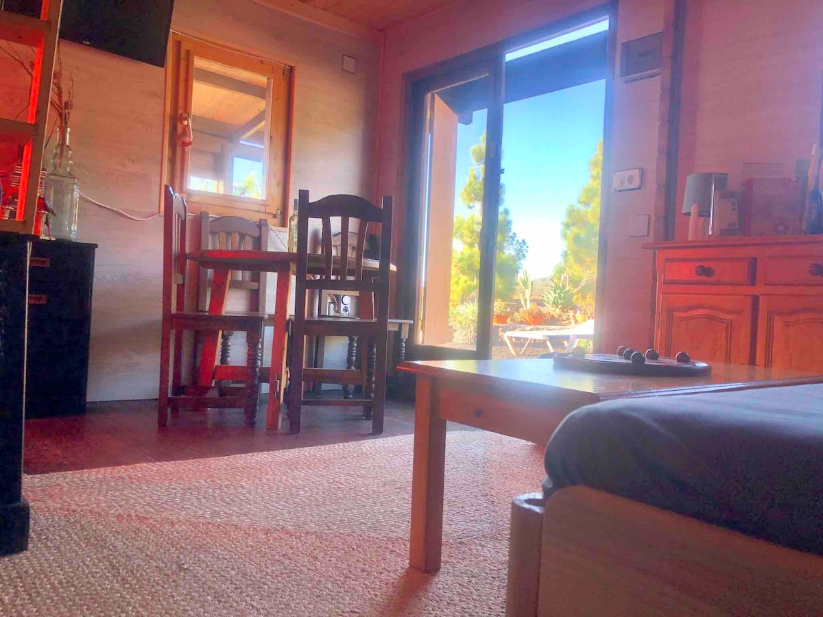 Anuncio de Airbnb popular: La Cabañita. Wood & Forest. Wood & Forest. en Adeje