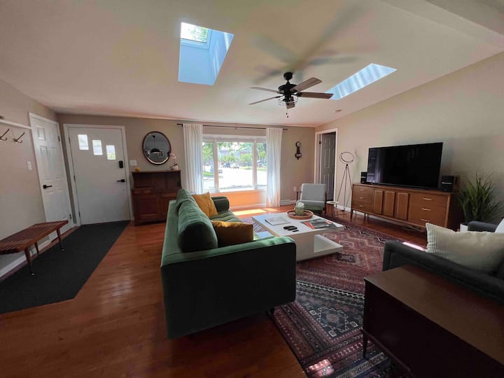 Saratoga Track & SPAC Rental Walk to Belmont! Houses for Rent in