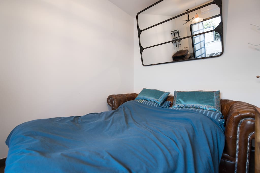 La tua stanza di notte--------Your room by night