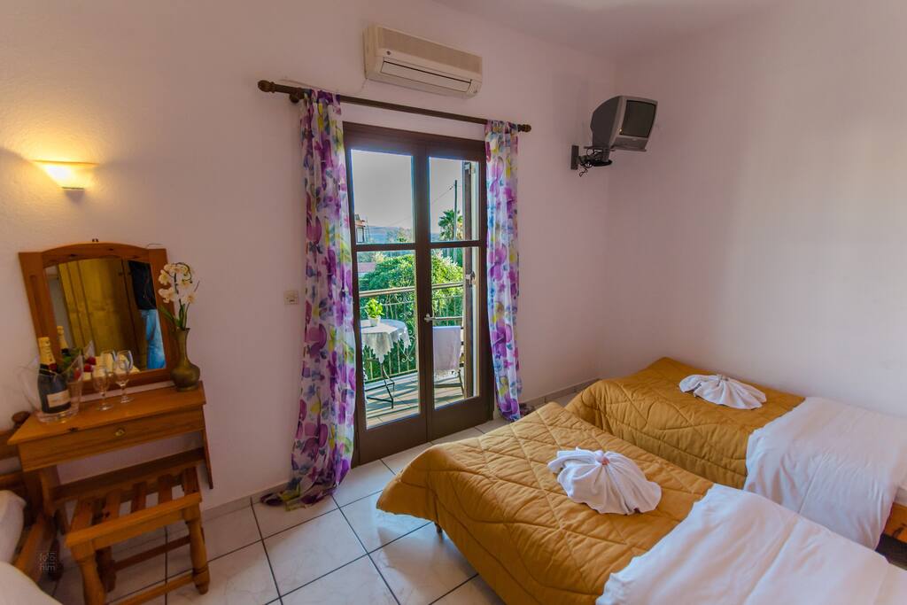 Triple Studio with kitchen, bathroom and balcony.