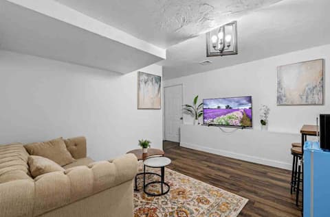 Entire guest suite in Stoneham