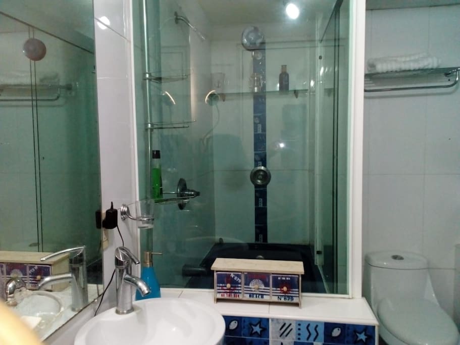 Baño con Tina de Hidromasaje