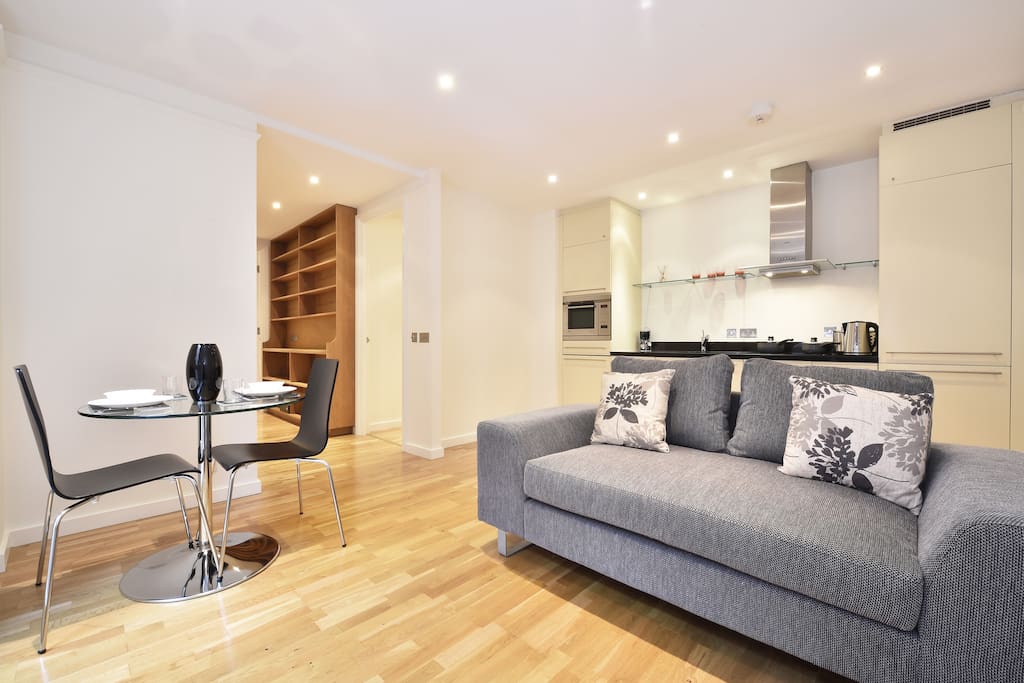 Open plan kitchen & lounge