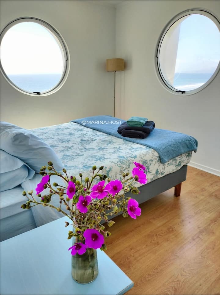 Room III  : With 1 bed for 2 people. 

It has panoramic views through 2 wonderful windows that are on a transatlantic cruise.