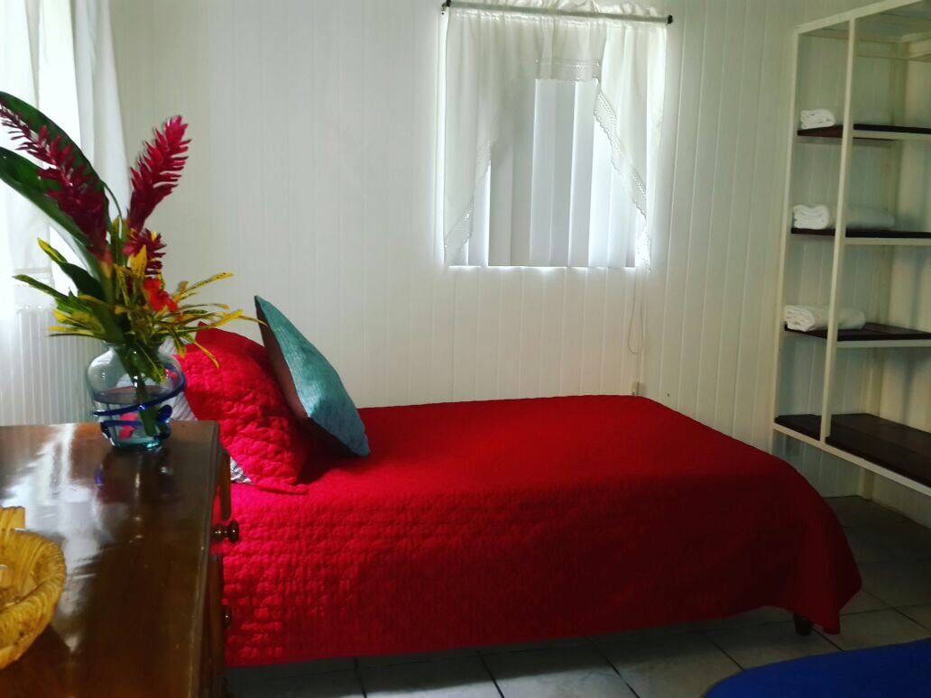 Kitanda cha Mgeni - Moja