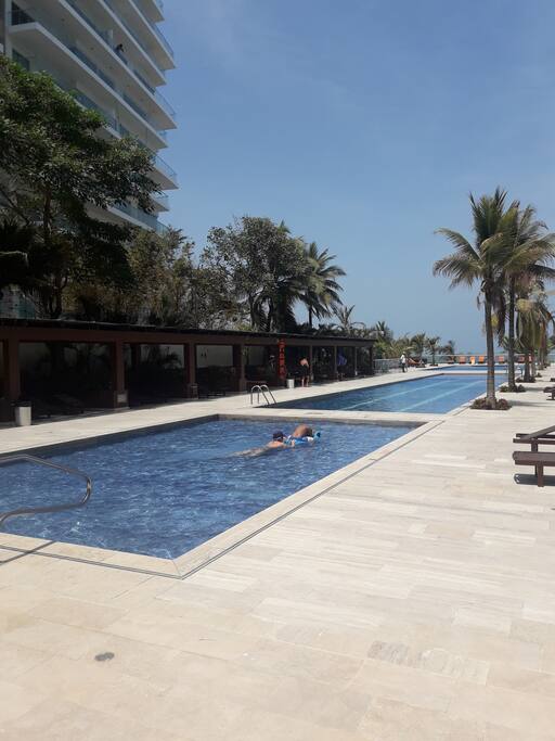ÁREA DE PISCINAS