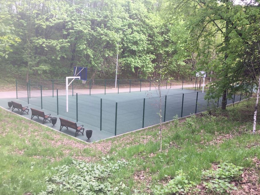 Basket ground 2-min walk