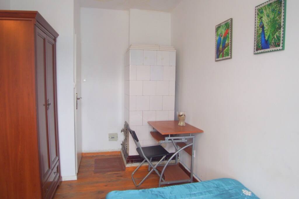 Sypialnia dwuosobowa z miejscem do pracy/Double bedroom with work place