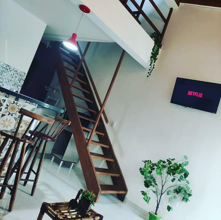 01 televisor inteligente 32 en la sala de estar,donde puedes iniciar sesión en tu Netflix, la señal del canal de televisión está abierta .