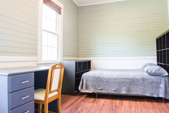 Spacious & Beautiful by Lake, Interns/Grads/More!