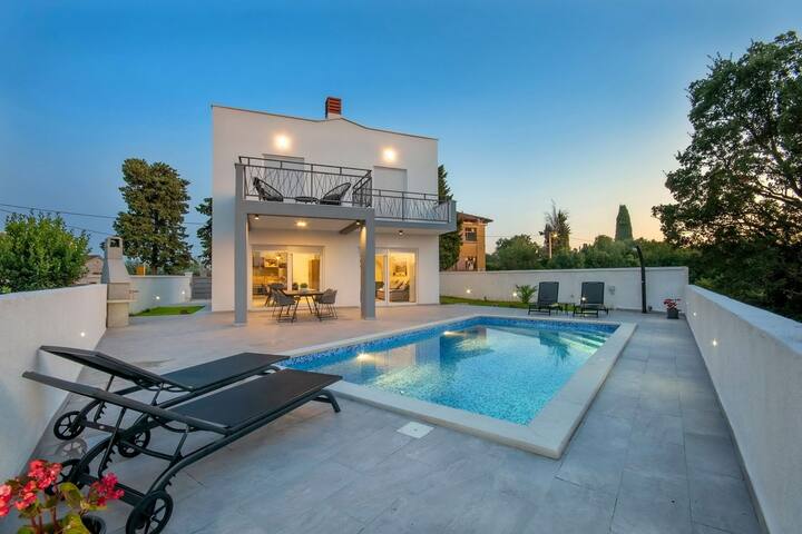 Brand new Villa Natali with pool - 6 persons