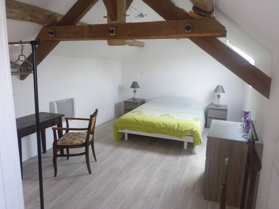 Chambre à l'étage pour couple avec salle de bain
