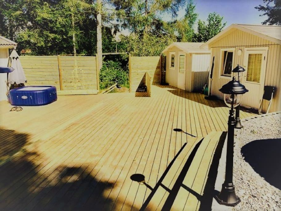 Gäststuga/Veranda/Jacuzzi