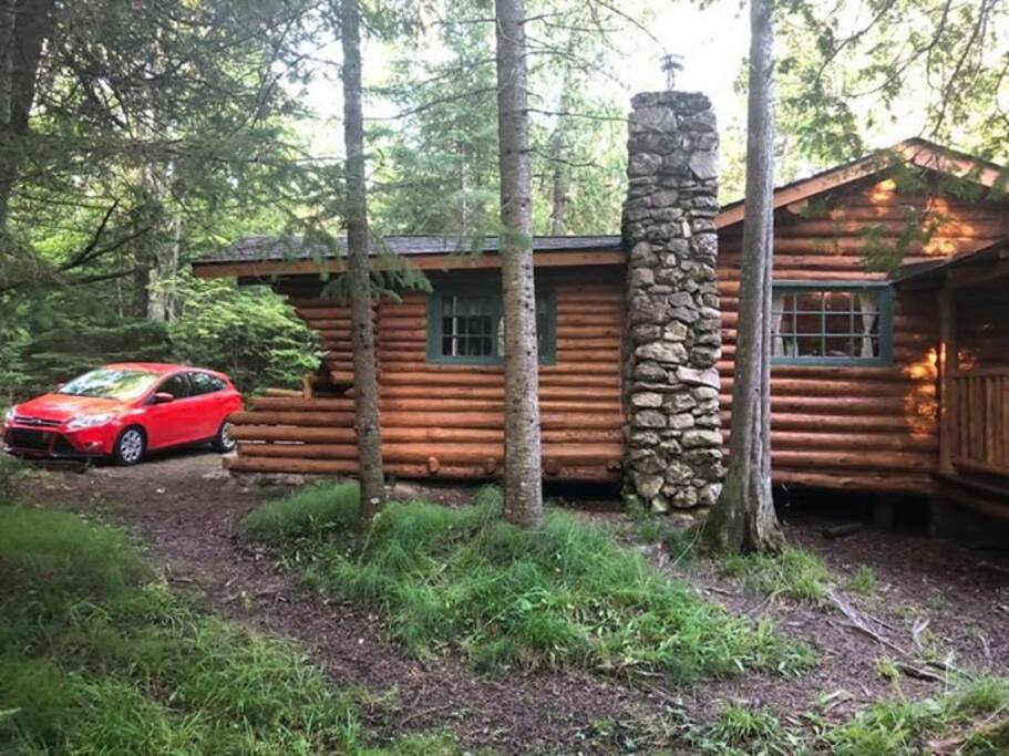 You park right next to the cabin...very convenient.