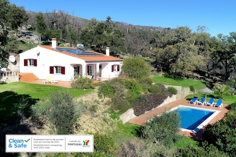 Villa Pica-Pau, with stunning views to the coast.
