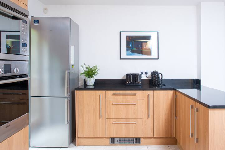 Clifton Jewel – 4 bed house w/parking. MyCityHaven gallery image 5
