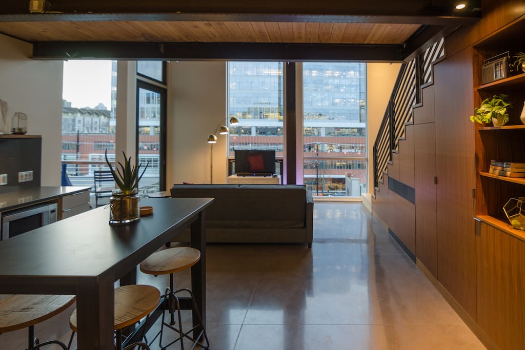 Elegant Loft Apartment in Heart of Seattle SLU - Lofts for Rent in