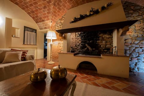 Airbnb con migliori performance: Authentic Medieval Retreat: stone & charm a Lajatico