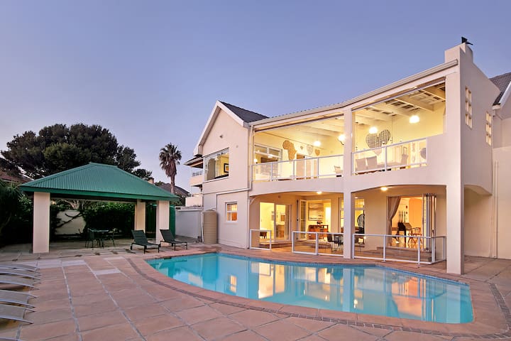 Merridew – Walking distance to Camps Bay Beach