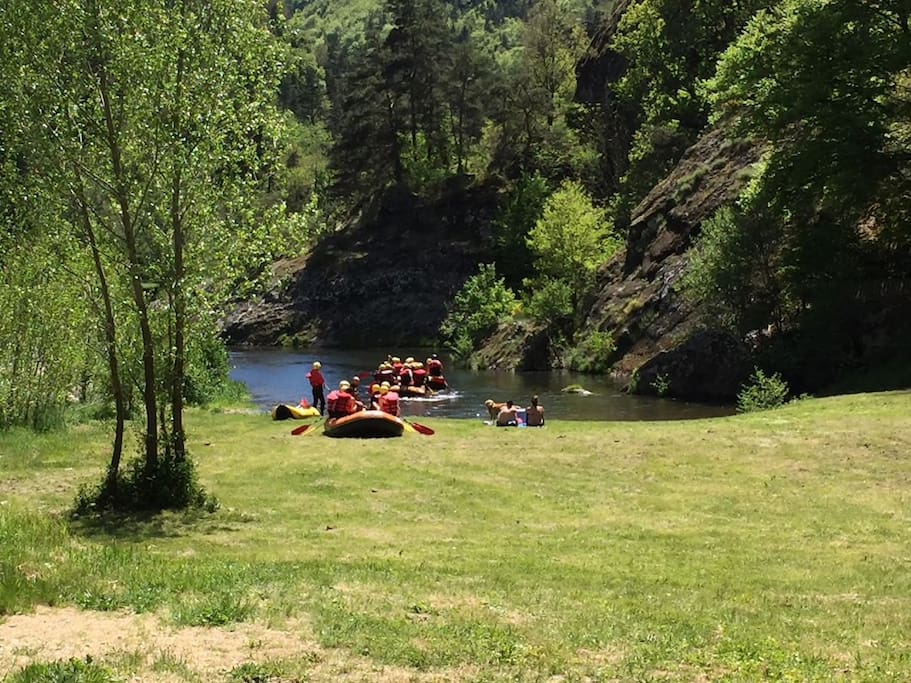 Venez profiter des sports d'eaux vives, la base nautique est à 300 m de la maison