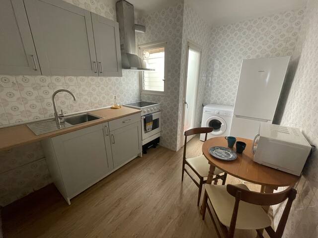 Amplio piso muy luminoso y soleado a 200m playa gallery image 5