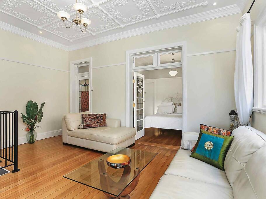 12'x10' bedroom with New York marble en suite, recent addition. Beautiful double leadlight feature doors open to water views.