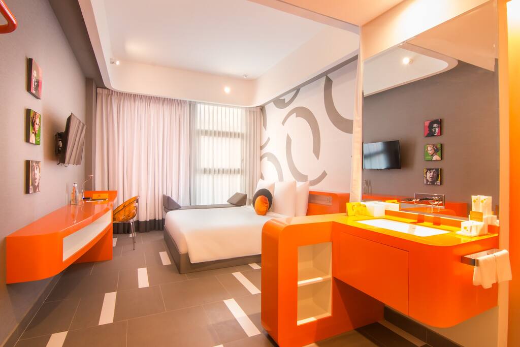 Deluxe King Bed