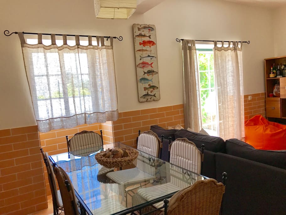 Spacious living/dining area
