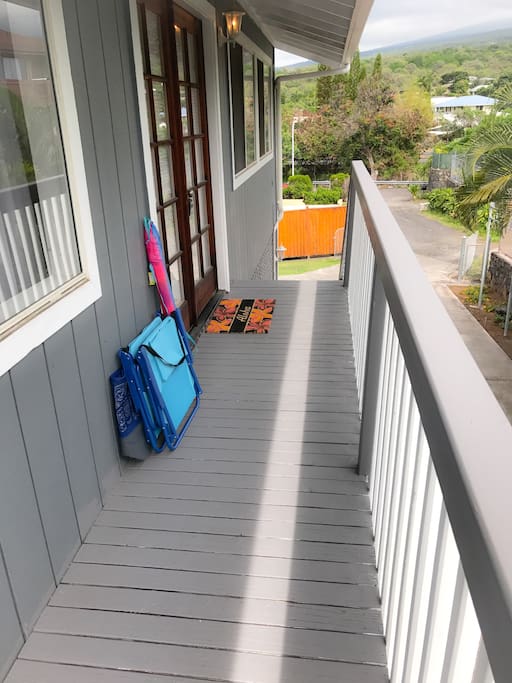 Private entry to upstairs and on site parking with beach gear waiting for you!