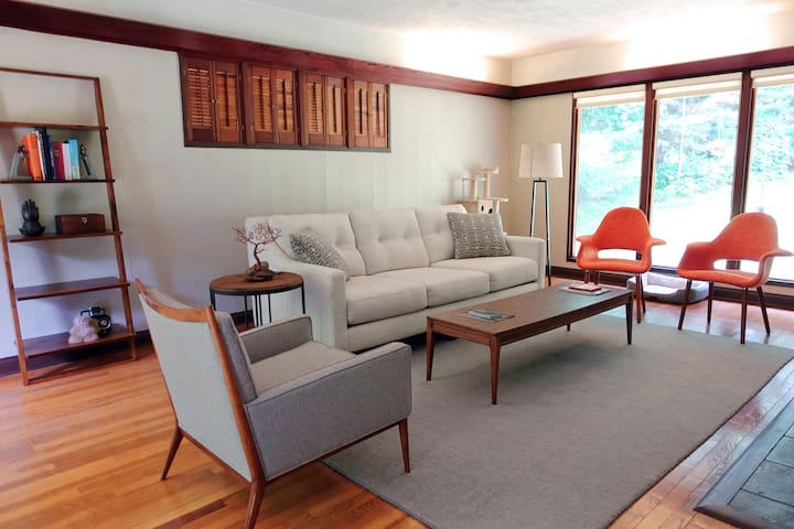 Rare Gem in West Akron: Private Bed & Bath