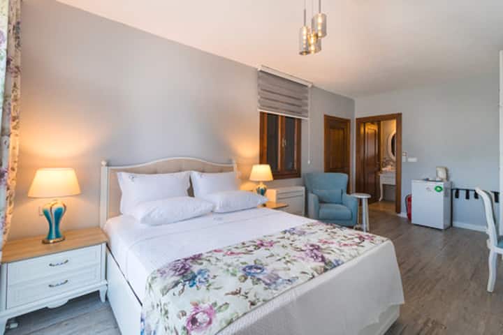 Badem Oda / Ek çocuk yatağı konabilir. Ancak biraz daralır.