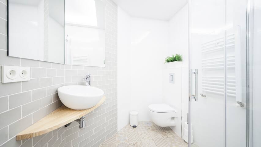 Amazing Central apart. 3 minutes Concha Beach.4pax gallery image 3