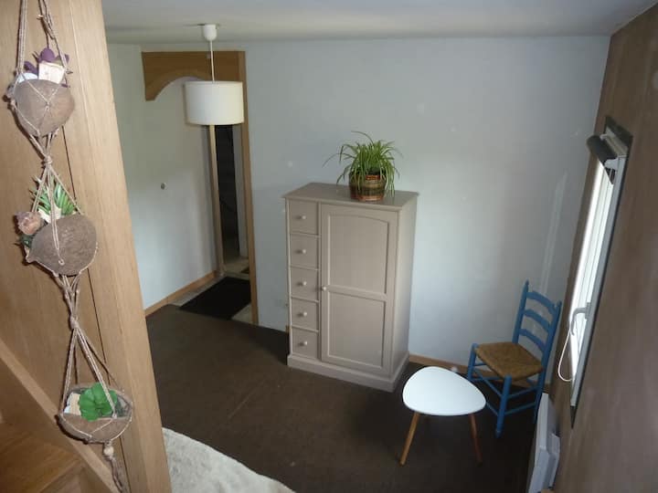 Accès à la chambre 4 et à la seconde salle de bain par escalier