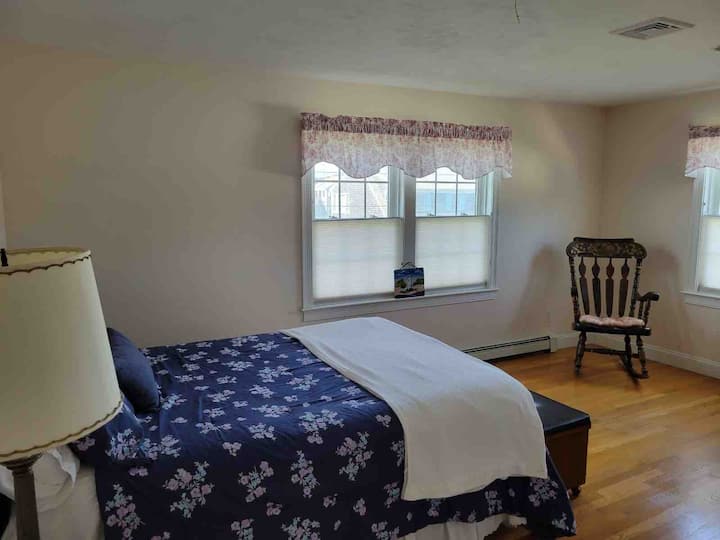 סוויטת חדר שינה זוגי בקומה השנייה