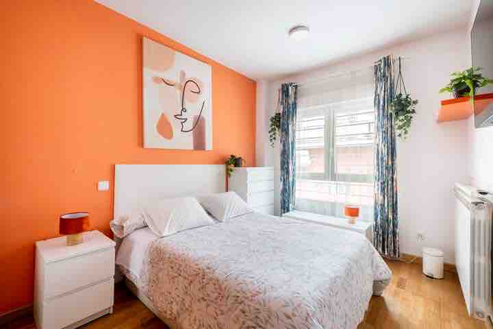 Top performing Airbnb: Special for Groups 3 stops from Atocha metro station in Puente De Vallecas