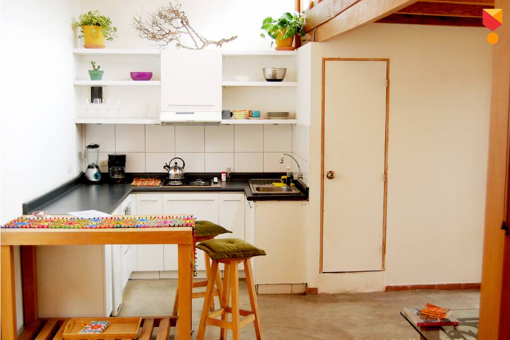 Nuestra colorida cocina espera por tus deliciosos manjares y menjunjes. ñam ñam! / Our colorful kitchen awaits for your delicious recipes. yummy!