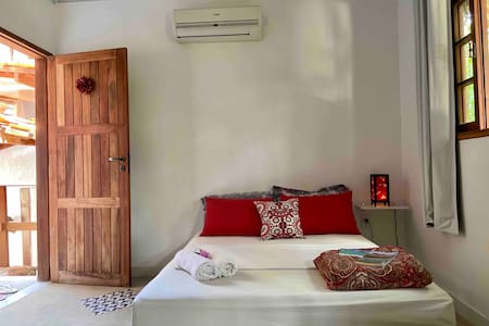 Casa da Rê / Your red house