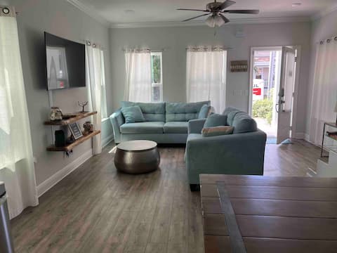 Top Airbnb: Downtown Oasis - Sunsets and Nightlife in Pensacola