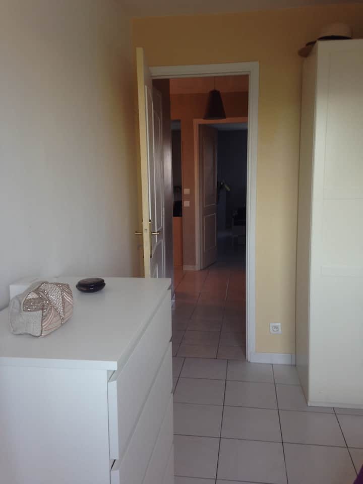 Chambre 2 : 1 lit double