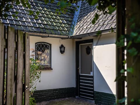 Top performing Airbnb: Coach house in Nunspeet Zuid