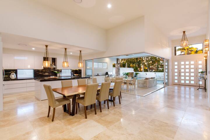 Exquisite Riverside Living, Noosaville gallery image 5