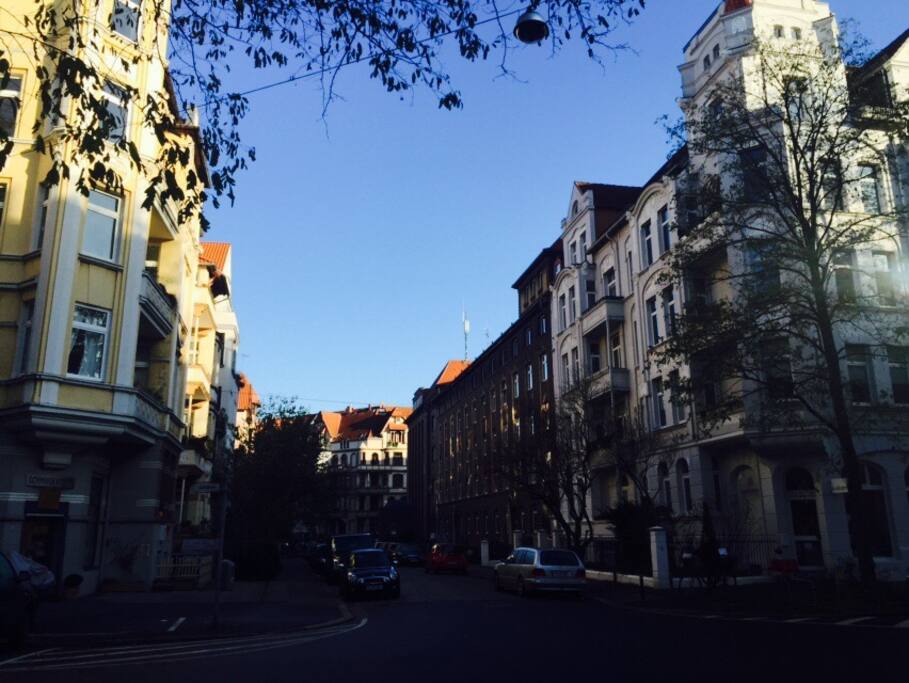Unsere Nachbarschaft, Altbau wohin man sieht!
The neighborhood, victorian style buildings everywhere!