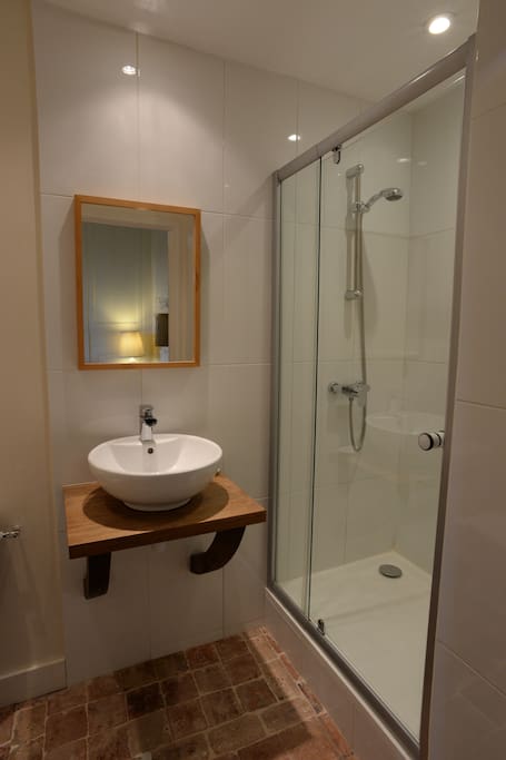 Private en-suite bathroom