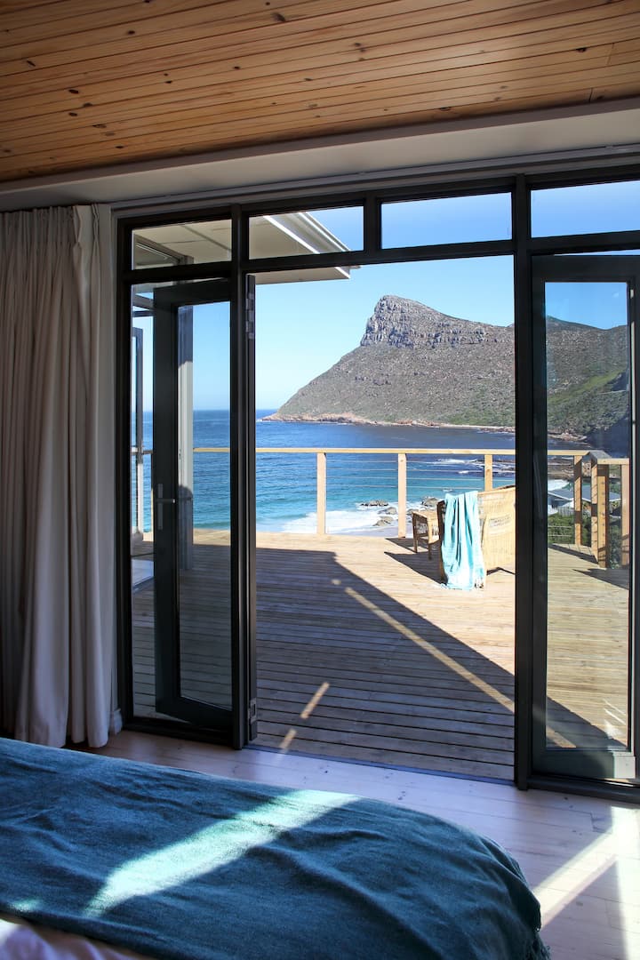 إطلالة من غرفة النوم الرئيسية